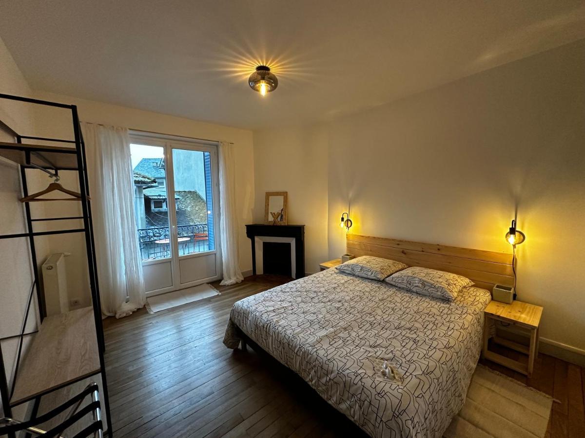 Belle Maison De Ville Au Coeur Du Village De Montagne Vic-sur-Cère Extérieur photo