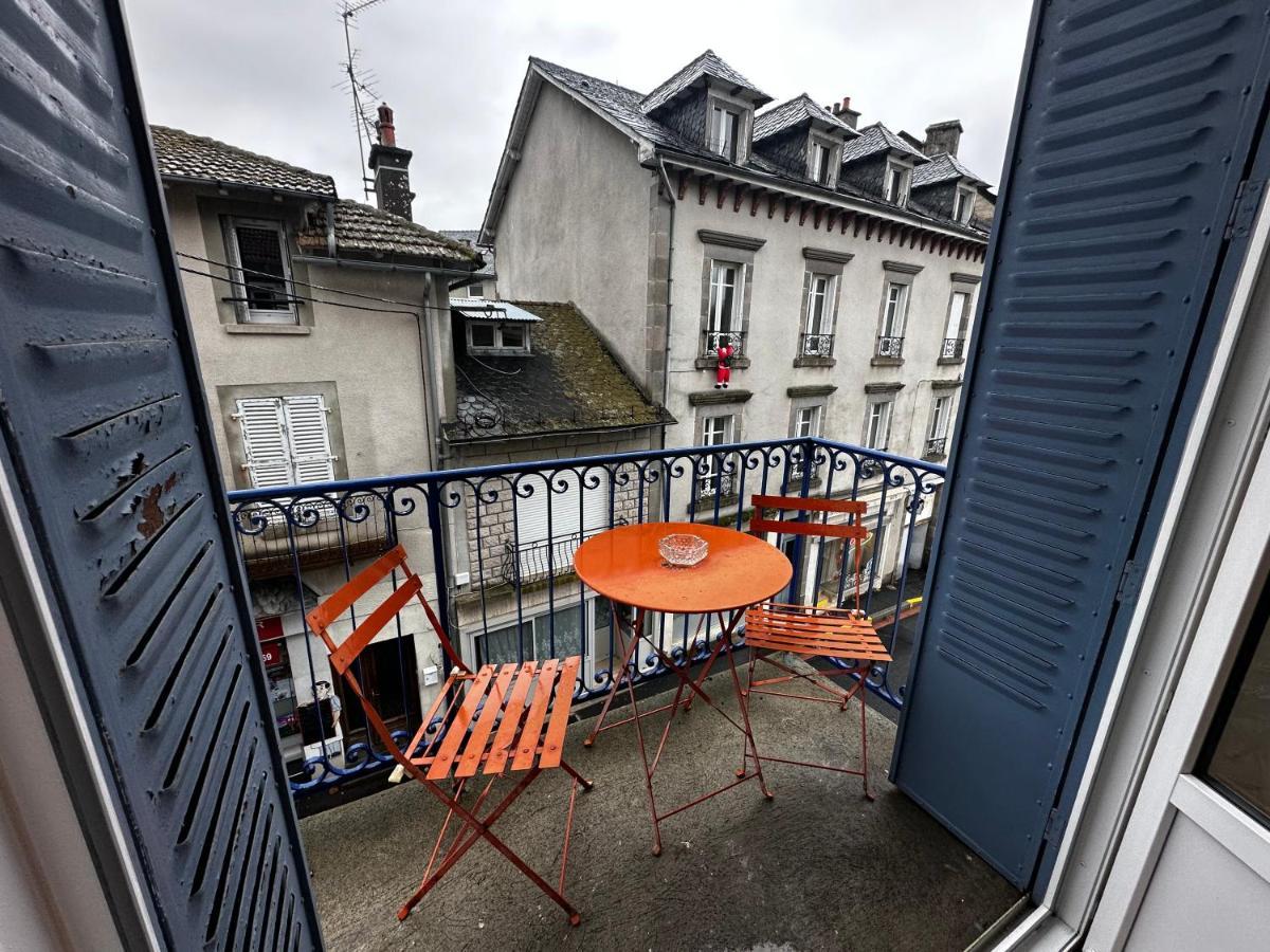 Belle Maison De Ville Au Coeur Du Village De Montagne Vic-sur-Cère Extérieur photo