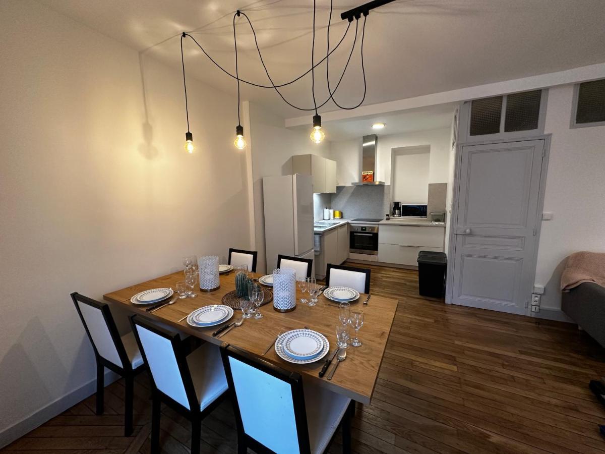 Belle Maison De Ville Au Coeur Du Village De Montagne Vic-sur-Cère Extérieur photo
