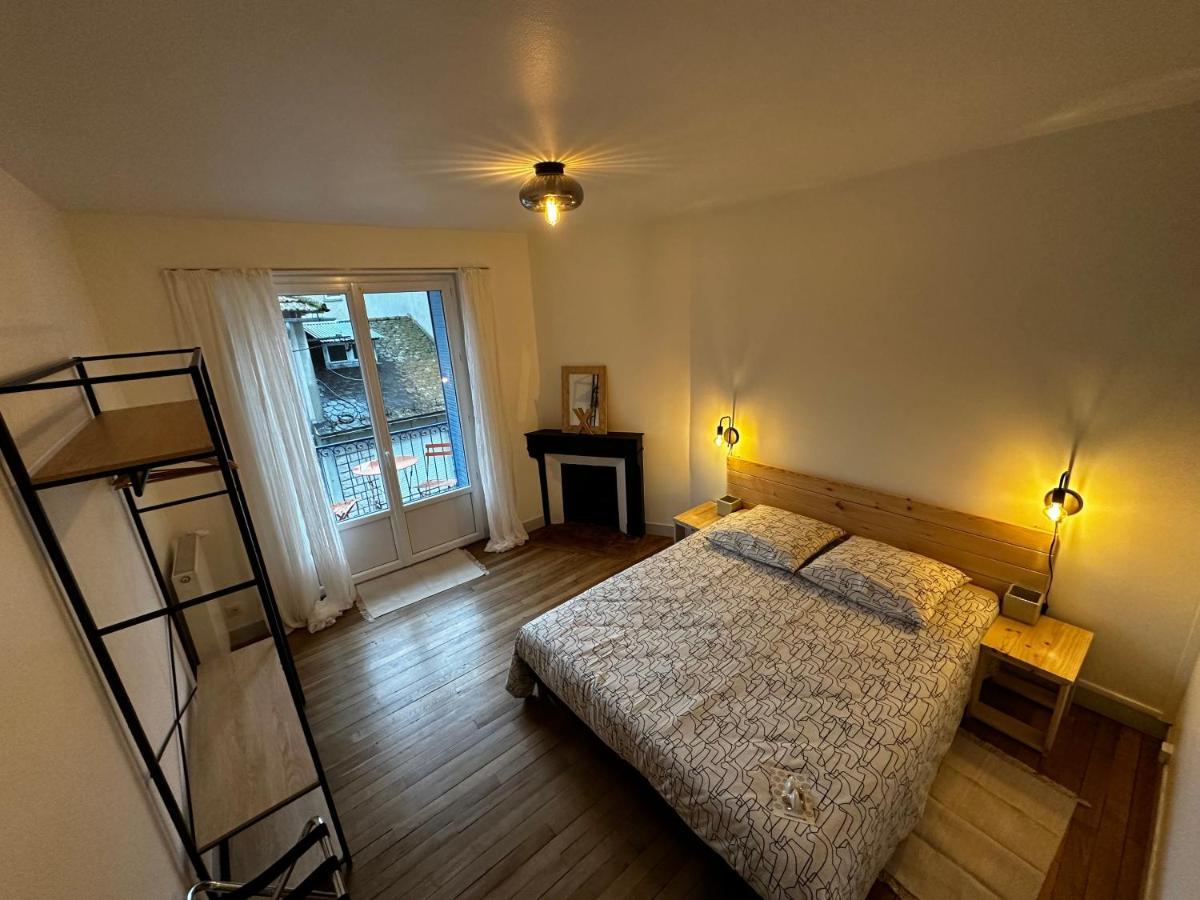 Belle Maison De Ville Au Coeur Du Village De Montagne Vic-sur-Cère Extérieur photo