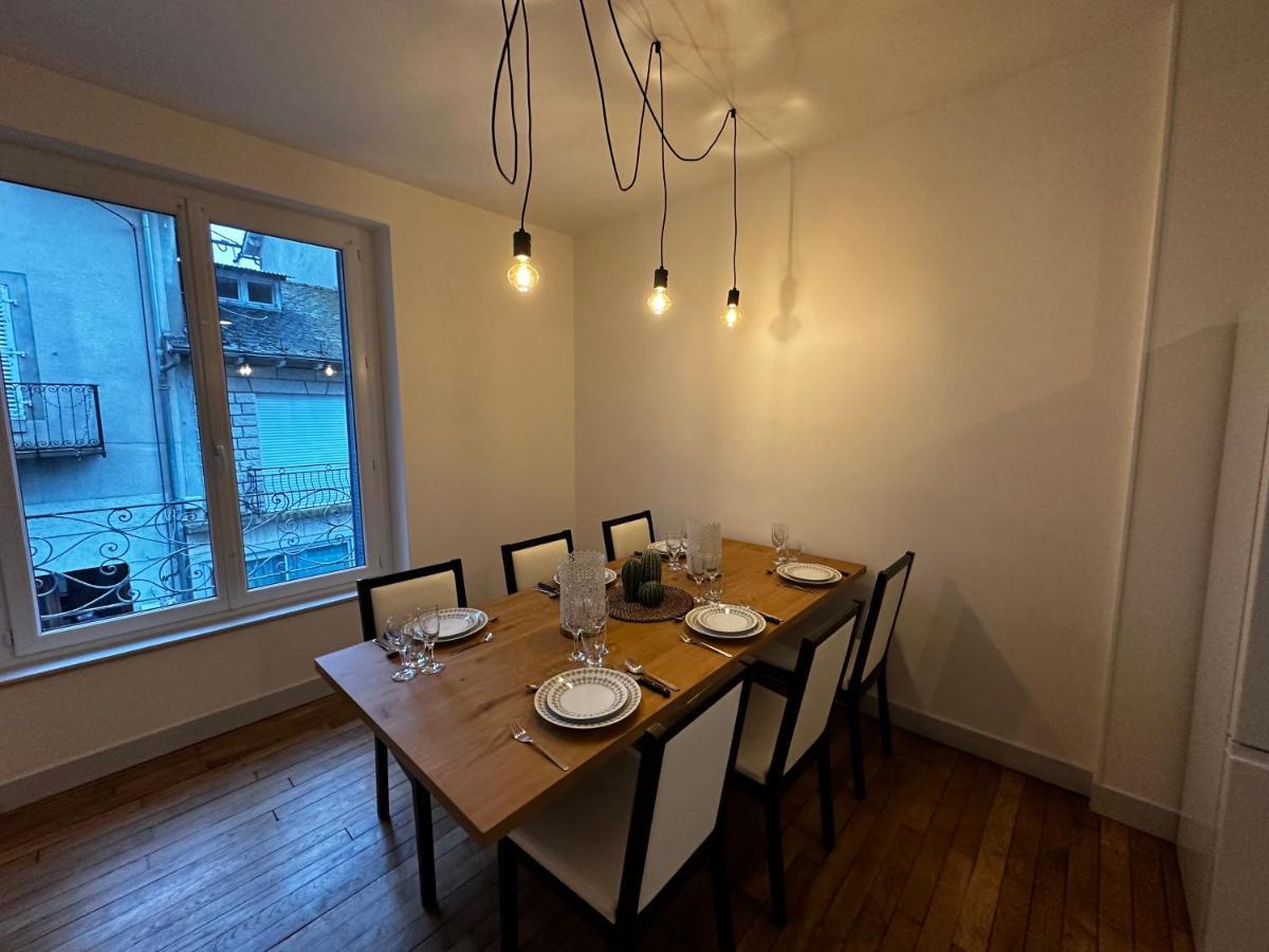Belle Maison De Ville Au Coeur Du Village De Montagne Vic-sur-Cère Extérieur photo