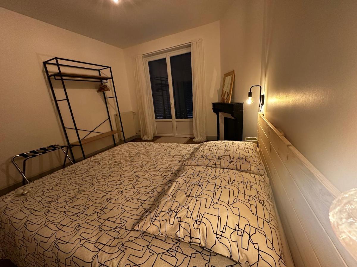 Belle Maison De Ville Au Coeur Du Village De Montagne Vic-sur-Cère Extérieur photo